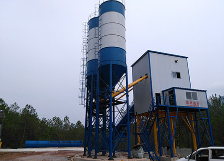 Zhengzhou Jianxin 120 environmental concrete mixing plant was planted in Yunnan.