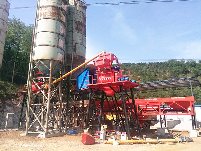 Zhengzhou Jianxin HZS50 concrete mixing plant equipment assisted the construction of rural roads   in Sanmenxia, ​​China.