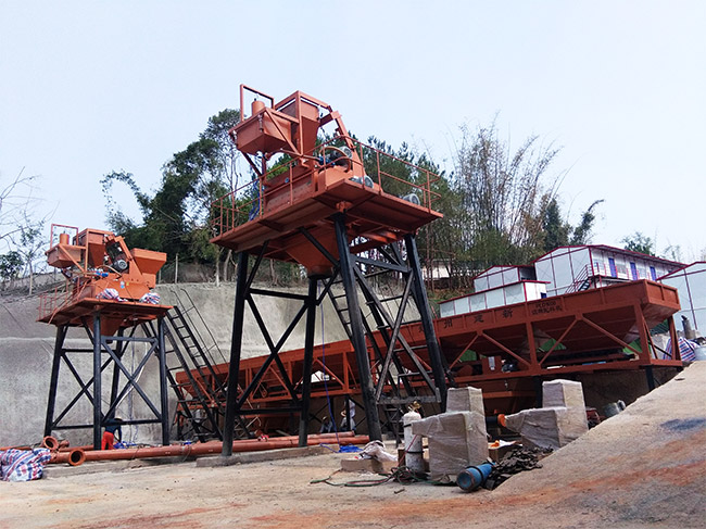 The double 50 concrete mixing plant produced by Zhengzhou Jianxin Machinery was put into operation in Ninglang, Yunnan.