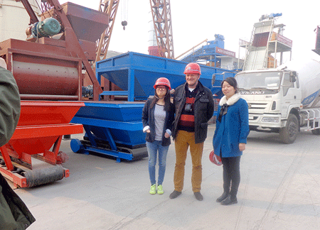 Russian customers came to Jianxin to sign commercial concret